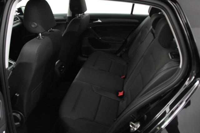 Volkswagen e-Golf Edition | Navigatie | Climate Control | Cruise control adaptief | Parkeer sensoren | Lichtmetalen Velgen 17" | Parkeer sensoren