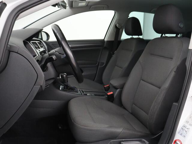 Volkswagen e-Golf E-DITION | Stoelverwarming | Warmtepomp | Carplay | Adaptive cruise | Virtual Cockpit | Navigatie | LED Plus | Getint glas | Climate control