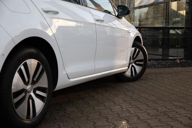 Volkswagen e-Golf E-DITION , Adap. cruise, Carplay, Leder