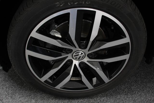 Volkswagen e-Golf Edition | Navigatie | Digitale cockpit | Led | Bluetooth | Cruise control adaptive | Lichtmetalen Velgen | Apple Carplay/ Android auto