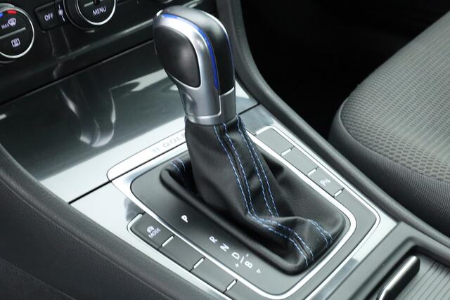 Volkswagen e-Golf | Navi | Apple CarPlay | Adapt. Cruise | PDC | Clima | 18'' | Verwarmde voorruit |