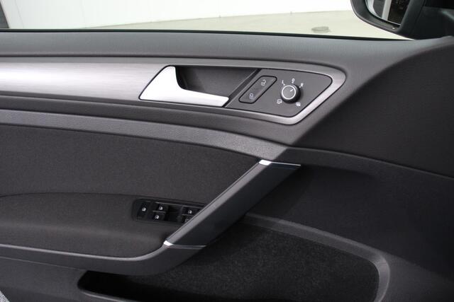 Volkswagen e-Golf Edition | Navigatie | Climate control | Cruise control | Parkeer sensoren | Lichtmetalen velgen | Bluetooth |