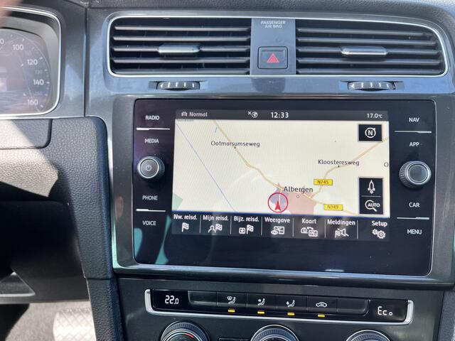 Volkswagen e-Golf E-DITION Airco Cruise controle Digitaal display Apple carplay Achterruitrij camera Telefoonverbinding Navigatiesysteem Oplaadkabel Parkeersensoren voor en achter