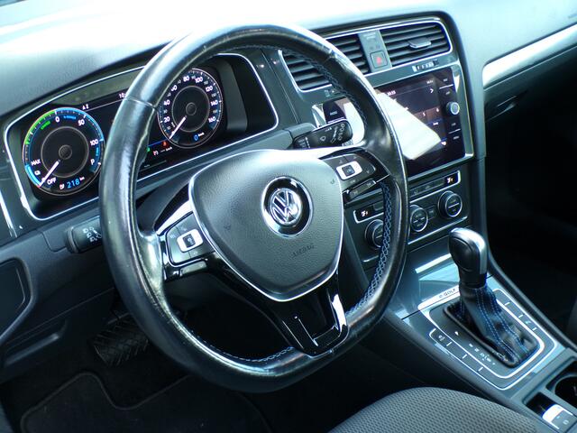 Volkswagen e-Golf E-DITION, SOH 93.5% / Full LED / Carplay + Android Auto / Virtual Cockpit / Parkeersensoren V + A