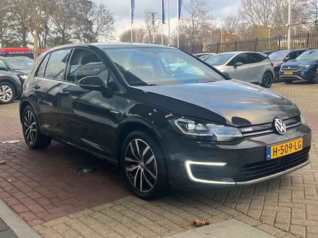 Volkswagen e-Golf E-DITION / LED / Navigatie / Parkeersensoren / 17" LMV