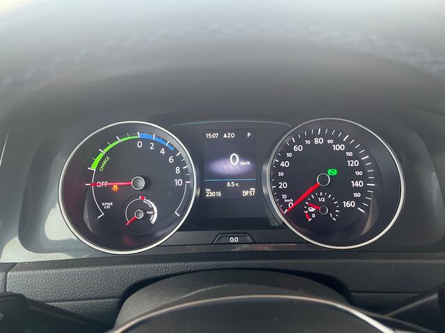 Volkswagen e-Golf E-DITION / LED / Navigatie / Parkeersensoren / 17" LMV