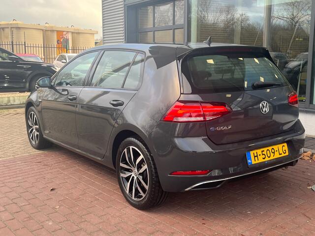 Volkswagen e-Golf E-DITION / LED / Navigatie / Parkeersensoren / 17" LMV