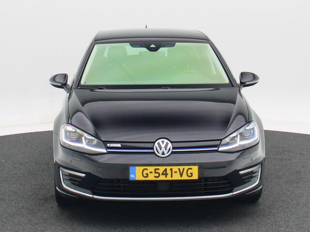Volkswagen e-Golf E-DITION 136 Pk Automaat | Full LED | Leder | 17 Inch | Stoelverwarming | Camera | 99.942 Km!!