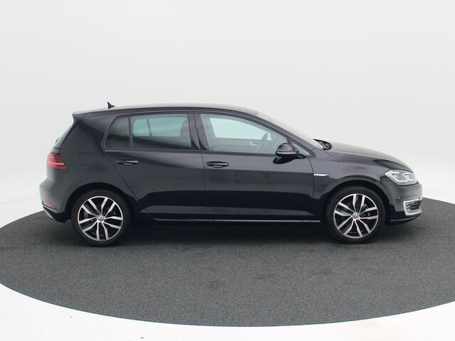 Volkswagen e-Golf E-DITION 136 Pk Automaat | Full LED | Leder | 17 Inch | Stoelverwarming | Camera | 99.942 Km!!