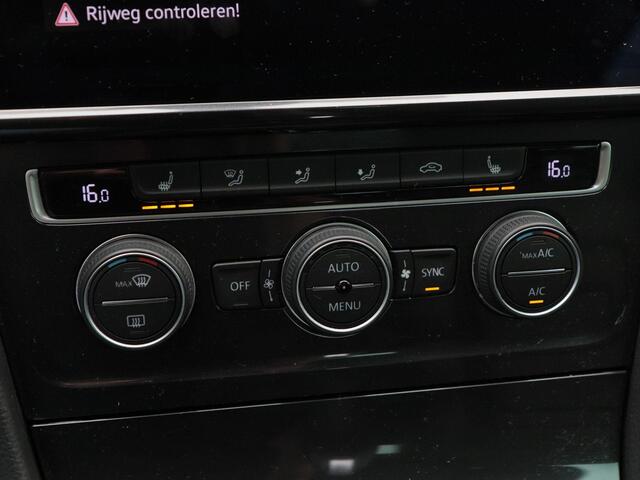 Volkswagen e-Golf E-DITION 136 Pk Automaat | Full LED | Leder | 17 Inch | Stoelverwarming | Camera | 99.942 Km!!