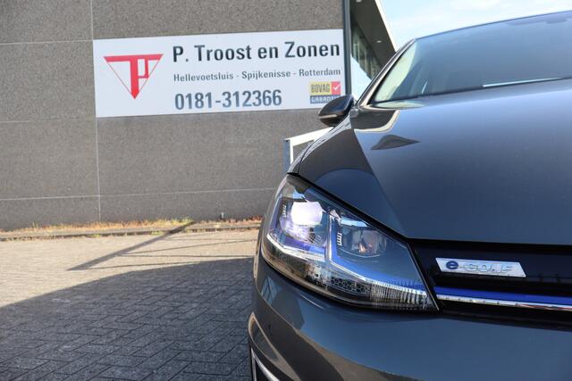 Volkswagen e-Golf Volkswagen e-Golf Automaat/Achteruitrijcamera/Parkeersensoren/Apple carplay/Navigatie/Adaptive cruise control/Keyless/Oplaadkabel incl 220V aansluiting/Elektrische ramen/Elektrisch verstelbare spiegels/Multifunctioneel stuurwiel/Lichtmetalen velgen.