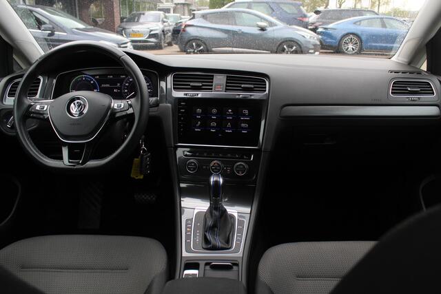 Volkswagen e-Golf e-Golf / Warmtepomp / Camera / Virtual Cockpit / Navigatie / 16'' / DAB / Stoelverwarming / ACC / CarPlay