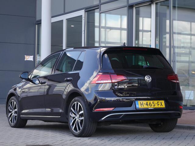 Volkswagen e-Golf E-DITION | Warmtepomp | Digitaal instrumentenpaneel | Parkeer assistent | Led koplampen | 17 inch lichtmetaal | Achteruitrijcamera | Apple carplay/Android auto | Stoelverwarming |