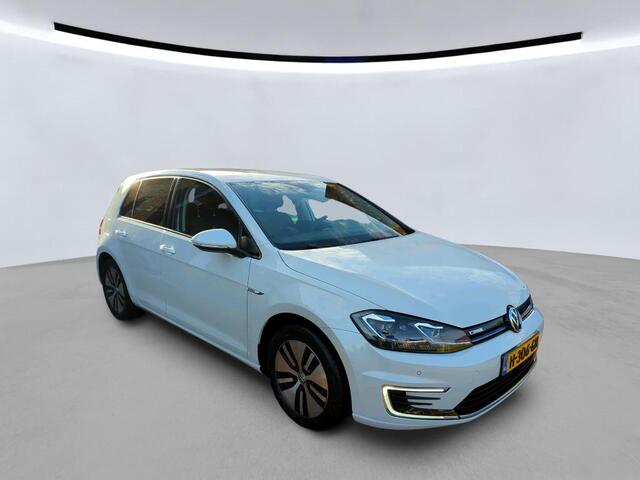Volkswagen e-Golf E-DITION / SOH 92%/ AUTOMAAT/ NAVI/ PARK. SENSOREN + CAMERA/ DIGITAL DASH/ CLIMATE/ CRUISE/ MULTIMEDIA
