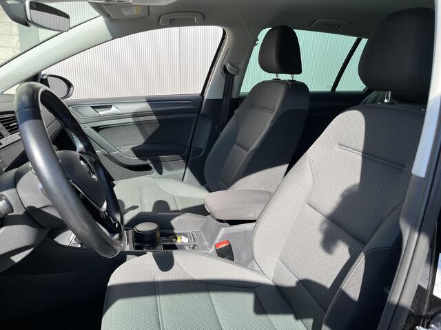 Volkswagen e-Golf / SOH 94%/ AUTOMAAT/ WARMTEPOMP/ ACC/ DODEHOEK/ PARK.SESOREN V+A/ CAMERA/ STOELVERWARM./ APP-CONNECT/ KEYLESS/ RIJ-MODI/ DIGITAL DASH/ DAB/ NAVI/ CLIMA/ LED/ 16'' LMV