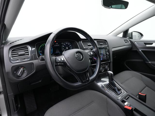Volkswagen e-Golf 136 pk E-DITION | Warmtepomp | Achteruitrijcamera | Navigatie