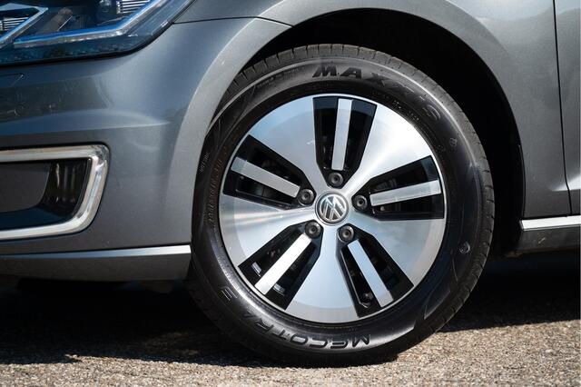 Volkswagen e-Golf | 90% SOH | Navi | ACC | Camera | Stoelverw. | Apple CarPlay | Virtual Cockpit