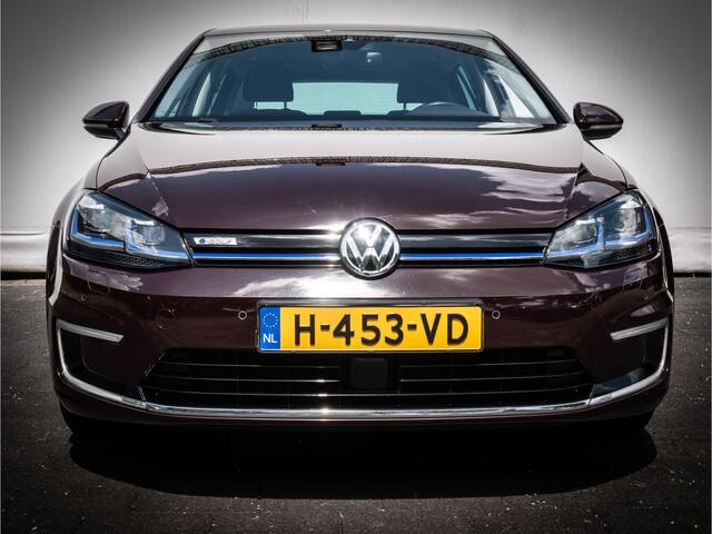 Volkswagen e-Golf e-Golf 136pk SOH 81% Virtual cockpit/ Warmtepomp/ Navigatie/ Carplay/ Camera/ Full led/ DYNaudio