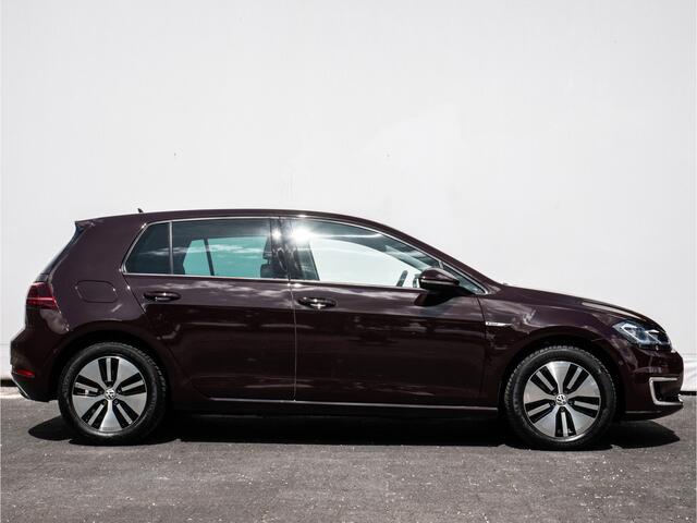 Volkswagen e-Golf e-Golf 136pk SOH 81% Virtual cockpit/ Warmtepomp/ Navigatie/ Carplay/ Camera/ Full led/ DYNaudio