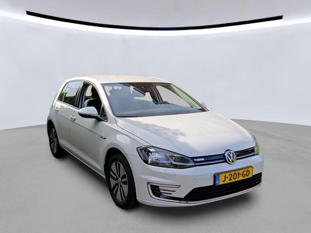 Volkswagen e-Golf E-DITION / SOH 92%/ AUTOMAAT/ PARKEER SENSOREN V+A/ STOELVERWARMING/ CRUISE/ NAVI/ AIRCO