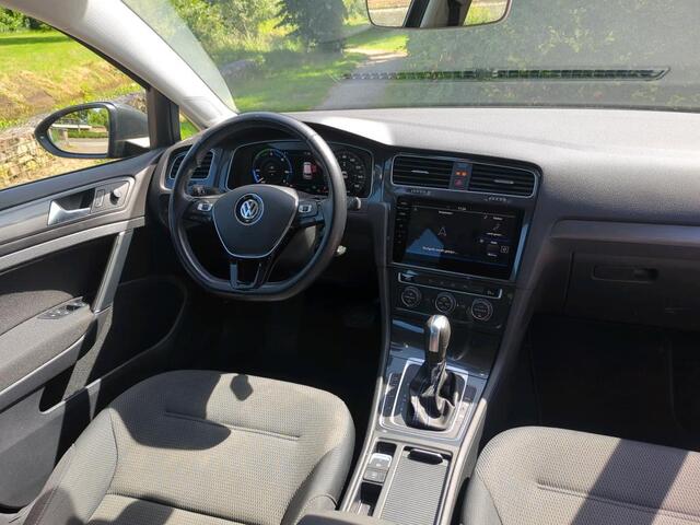 Volkswagen e-Golf E-DITION / SOH 92%/ PARK. SENSOREN/ DIGITAL DASHBOARD/ CRUISE/ LED/ NAVI/ CLIMA/ 16" LMV