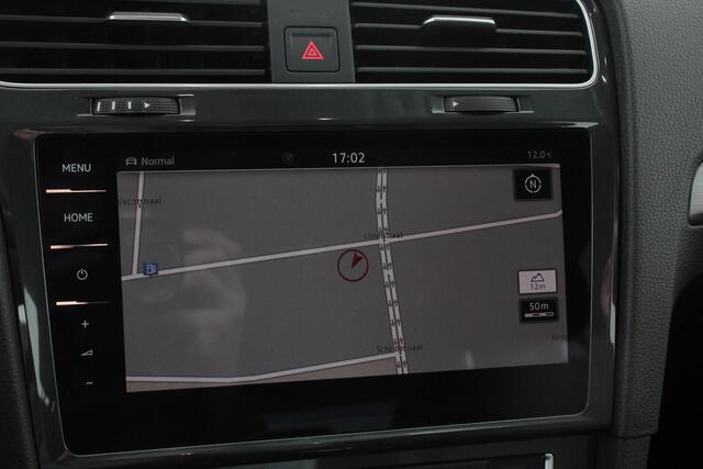 Volkswagen e-Golf e-Golf Edtion Navigatie Apple Carplay/Android auto Bluetooth Adaptieve Cruise Control Lichtmetalen Velgen 17" Parkeer sensoren