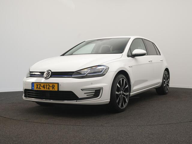 Volkswagen e-Golf e-Golf - RIJKLAARPRIJS - SOH 90% - Volledig Elektrisch! - 18 inch Velgen! - Adaptive Cruise Control