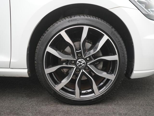 Volkswagen e-Golf e-Golf - RIJKLAARPRIJS - SOH 90% - Volledig Elektrisch! - 18 inch Velgen! - Adaptive Cruise Control