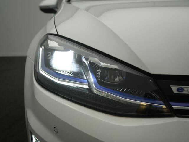 Volkswagen e-Golf e-Golf - RIJKLAARPRIJS - SOH 90% - Volledig Elektrisch! - 18 inch Velgen! - Adaptive Cruise Control