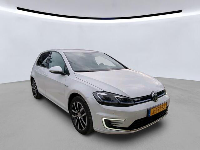 Volkswagen e-Golf E-DITION / SOH 91%/ AUTOMAAT/ DYNAUDIO/ CLIMATE/ NAVI/ PARK. SENSOREN + CAMERA/ CRUISE/ 17" LMV