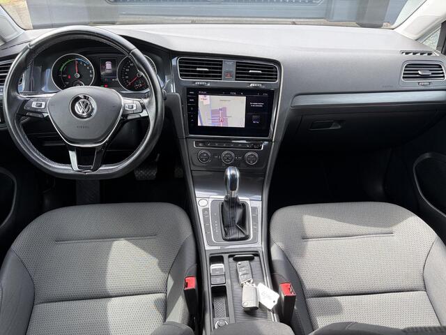 Volkswagen e-Golf e-Golf SOH88%,Draadloze telefoonlader,Camera,Carplay,Navi,Recent beurt gehad,Keyless,Warmtepomp,2e Eigenaar,Stoelverwarming,Pdc V+A,N.A.P,Nieuwe Apk bij Aflevering