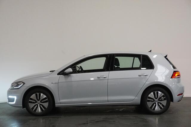 Volkswagen e-Golf Edition Navigatie Climate Control Parkeer sensoren V+A Privacy Glass