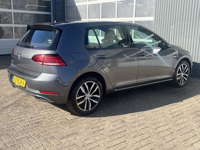 Volkswagen e-Golf 100% Elektrisch Airco Cruise controle Virtual display Navigatiesysteem Stuurwielbediening Telefoonverbinding Dynaudio Zwarte hemel Vol opties!! 230 km actieradius WLTP