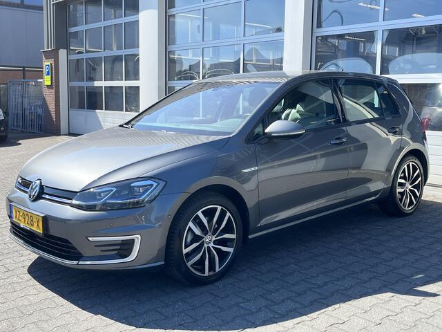Volkswagen e-Golf 100% Elektrisch Airco Cruise controle Virtual display Navigatiesysteem Stuurwielbediening Telefoonverbinding Dynaudio Zwarte hemel Vol opties!! 230 km actieradius WLTP