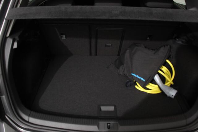 Volkswagen e-Golf Edition Automaat Navigatie Digitale Cockpit Bluetooth Cruise Control Lichtmetalen Velgen Camera Parkeer Sensoren