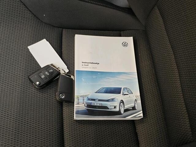 Volkswagen e-Golf E-DITION / AUTOMAAT/ SOH 92%/ CRUISE/ NAVI/ CLIMATE/ PARK. SENSOREN + CAMERA/ PRIVACY GLASS/ FULL LED/ 17" LMV