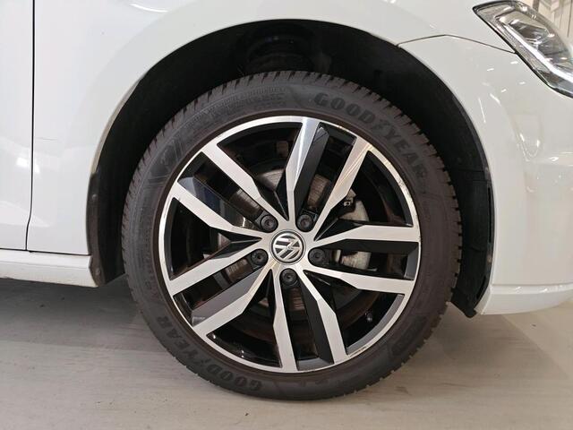 Volkswagen e-Golf E-DITION / AUTOMAAT/ SOH 92%/ CRUISE/ NAVI/ CLIMATE/ PARK. SENSOREN + CAMERA/ PRIVACY GLASS/ FULL LED/ 17" LMV