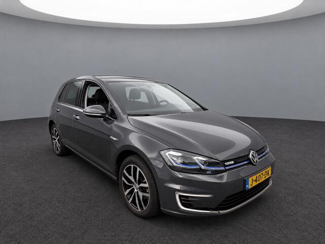 Volkswagen e-Golf E-DITION / Navigatie / App connect / Parkeersensoren V+A / Lichtmetaal 17 inch /