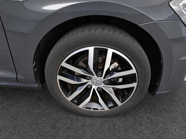 Volkswagen e-Golf E-DITION / Navigatie / App connect / Parkeersensoren V+A / Lichtmetaal 17 inch /