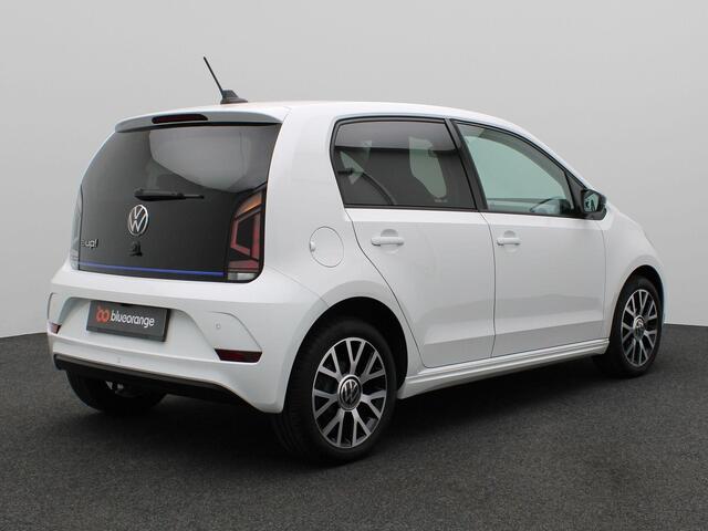 Volkswagen e-Up e-Up! Style 83PK Aut. 260KM Range CCS stekker, Clima, Achteruitrijcamera, Cruise Controle, Stoelverwarming, Voorruitverwarming, Parkeersensoren achter, Middenarmsteun, Winterset op stalen velgen, 16" LM Velgen