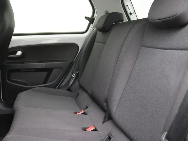 Volkswagen e-Up e-Up! Style 83PK Aut. 260KM Range CCS stekker, Clima, Achteruitrijcamera, Cruise Controle, Stoelverwarming, Voorruitverwarming, Parkeersensoren achter, Middenarmsteun, Winterset op stalen velgen, 16" LM Velgen