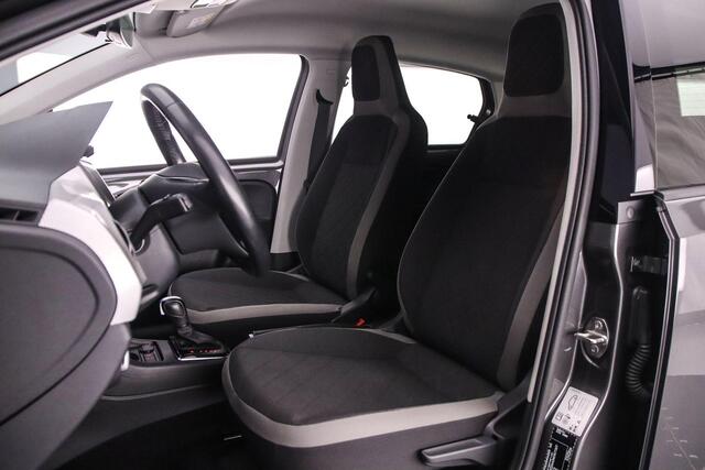 Volkswagen e-Up e-Up! Style 83pk Automaat Achteruitrijcamera, Cruise control, Stoelverwarming, Parkeersensor achter, Verwarmde voorruit, Bluetooth, Airco, DAB, Radio