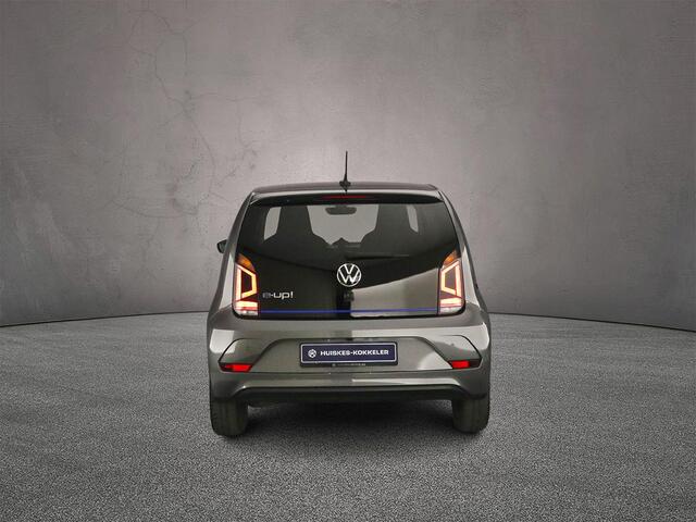 Volkswagen e-Up e-Up! Style 83pk Automaat Achteruitrijcamera, Cruise control, Stoelverwarming, Parkeersensor achter, Verwarmde voorruit, Bluetooth, Airco, DAB, Radio