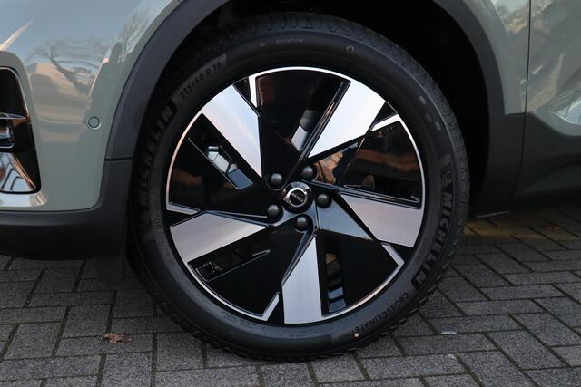 Volvo C40 Single Motor Extended Range Ultimate Warmtepomp l Adaptieve Cruise Control met Pilot Assist l Blind Spot Information System l Panoramadak l Elektrische bestuurdersstoel met geheugen l Elektrische passagiersstoel l Verwarmbare voorstoelen l Verwarmbaar stu