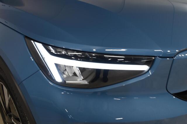 Volvo C40 252PK Single Motor Extended Range Plus / Navigatie / Camera / Parkeersensoren / Adaptieve Cruisecontrol / Stuur-Stoelverwarming / LM Velgen / Trekhaak /