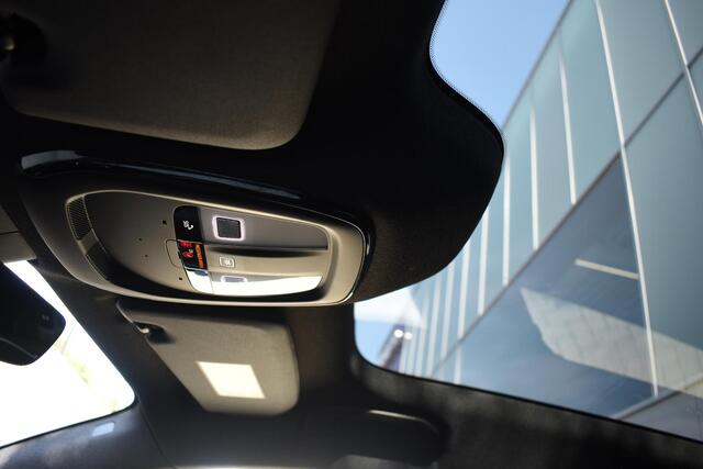Volvo C40 252PK Single Motor Extended Range Ultimate / Navigatie / Panoramadak / Elektrische Stoelen / Harman Kardon / 20'' LM Velgen / Trekhaak /