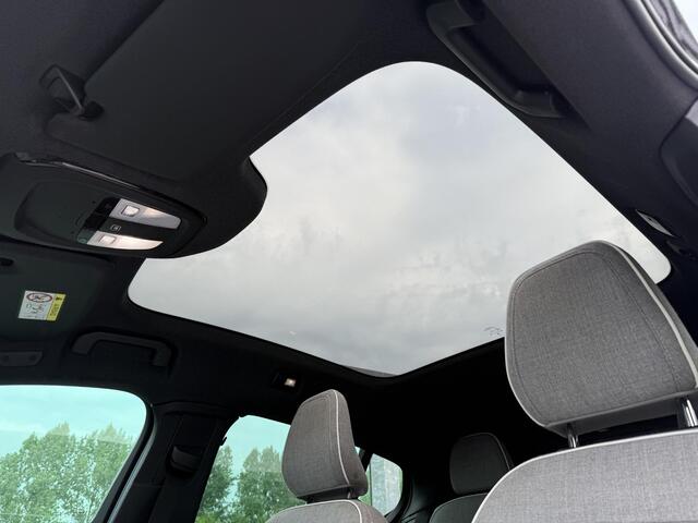Volvo C40 Single Motor Core 69 kWh Automaat, Panoramadak, Stoel- en stuurverwarming, Warmtepomp, Woolblend bekleding, Extra getinte ramen vanaf B-stijl, All-season banden