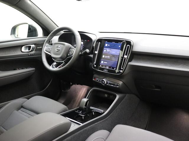 Volvo C40 Extended Range Ultimate 82 kWh / Elektr. Stoelen / Harman&Kardon audio / Stoel /- en stuurverwarming / Panoramadak / 360 Camera /