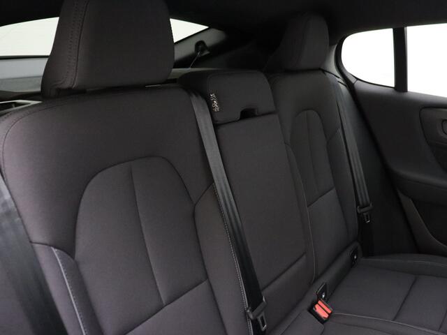 Volvo C40 Extended Range Ultimate 82 kWh / Elektr. Stoelen / Harman&Kardon audio / Stoel /- en stuurverwarming / Panoramadak / 360 Camera /
