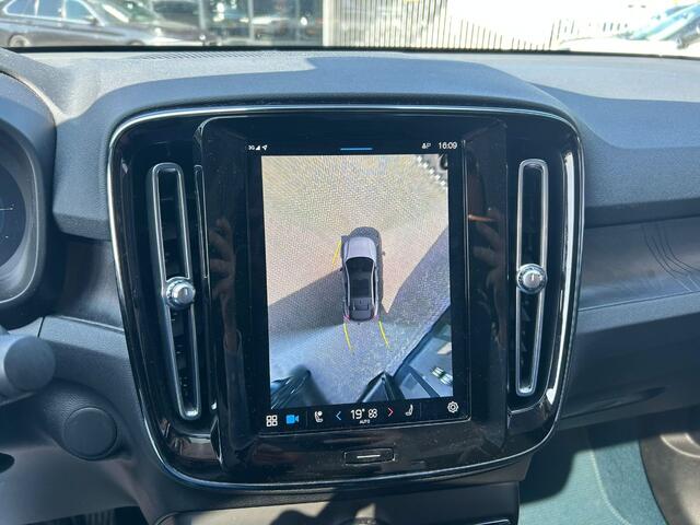 Volvo C40 Recharge Twin Intro Edition 78 kWh / Trekhaak / Panoramadak / 360Camera / 19'' / Interieurvoorverwarming / Harman Kardon / Keyless / Navigatie / Dodehoek / DAB / ACC / Stoelverwarming / Stuurverwarming / Warmtepomp